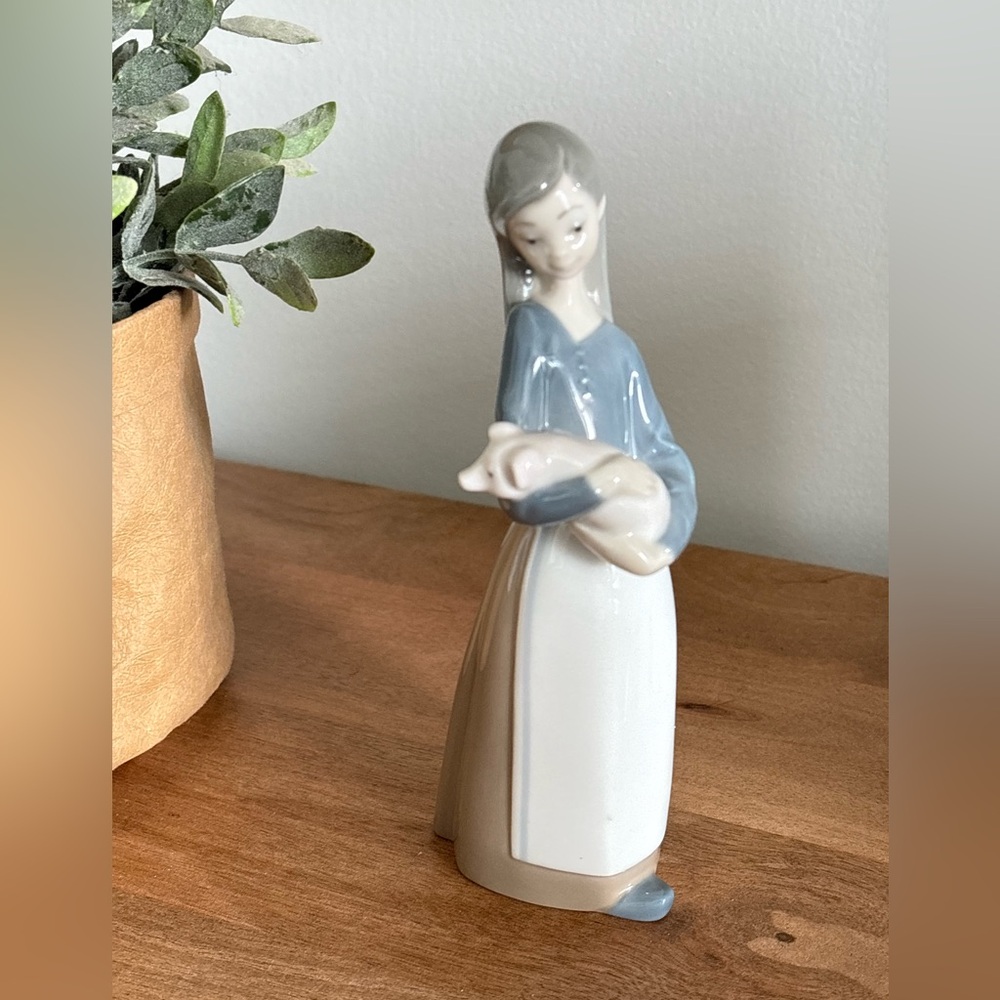 Vintage LLADRO 1970s "Girl with Piglet" Retired 7” Porcelain Figurine